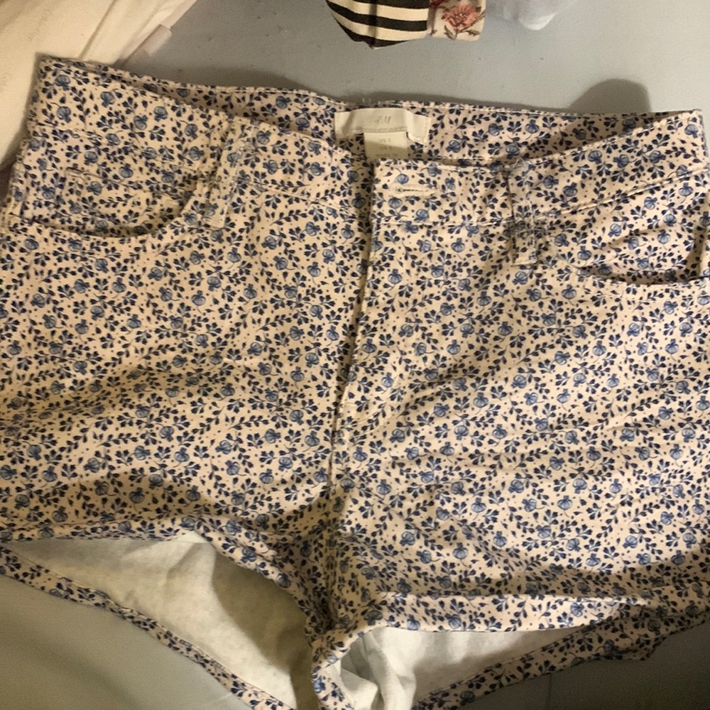 H&M denim  floral print shorts size 2